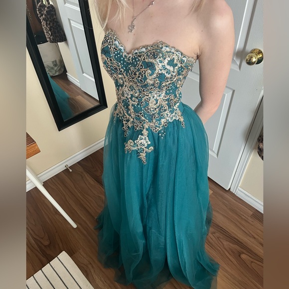 LAURA prom dress Green gold and pearl (brand new, worn once, freshly drycleaned) - Picture 6 of 10
